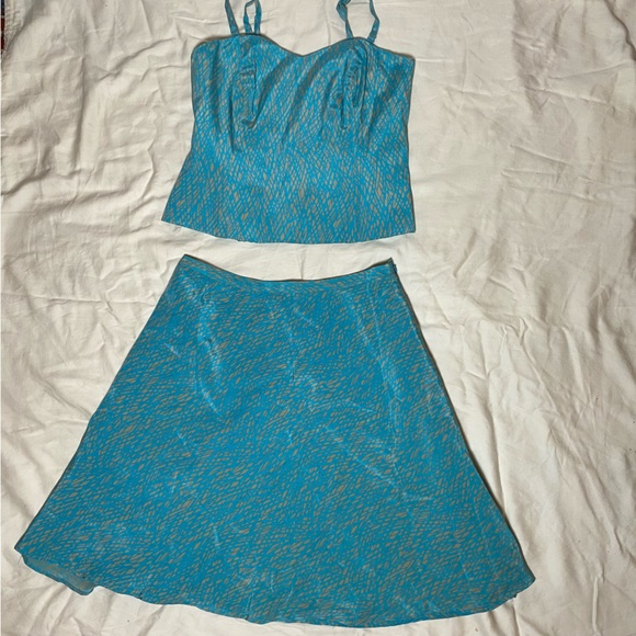 THREE PIECE VINTAGE SILK SET - Picture 4 of 12